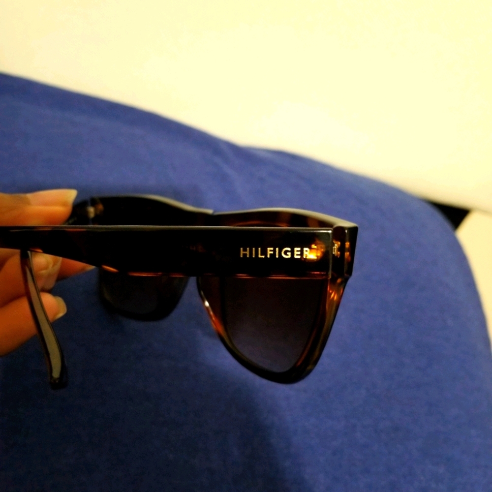 Original Hilfiger cool sunglasses!